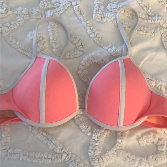 Victoria’s Secret neon pink bikini - Picture 4 of 7